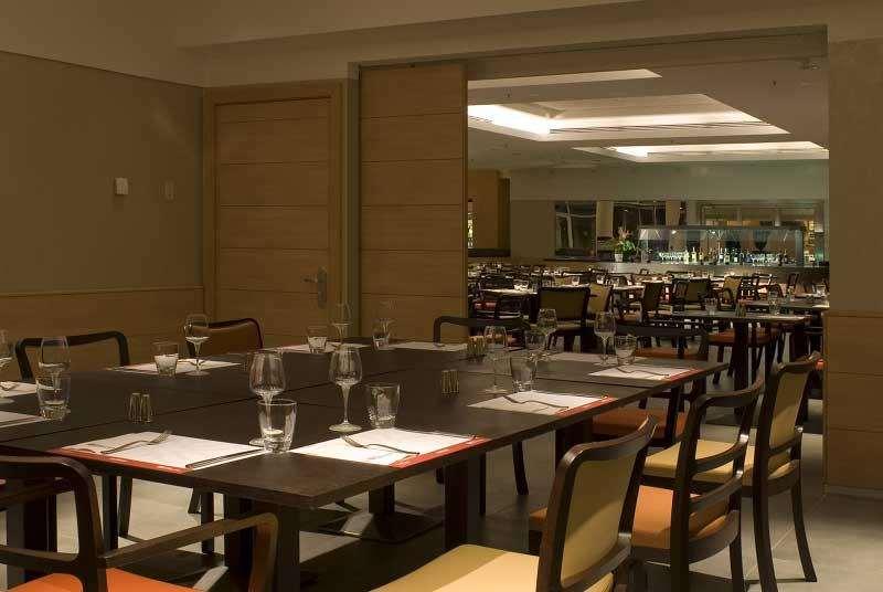 Hilton Garden Inn Rome Airport Fiumicino Restoran gambar