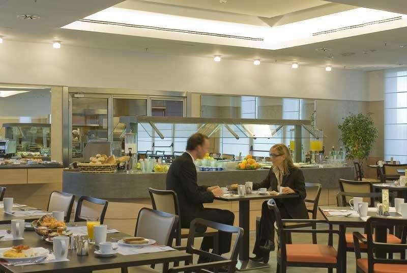 Hilton Garden Inn Rome Airport Fiumicino Restoran gambar